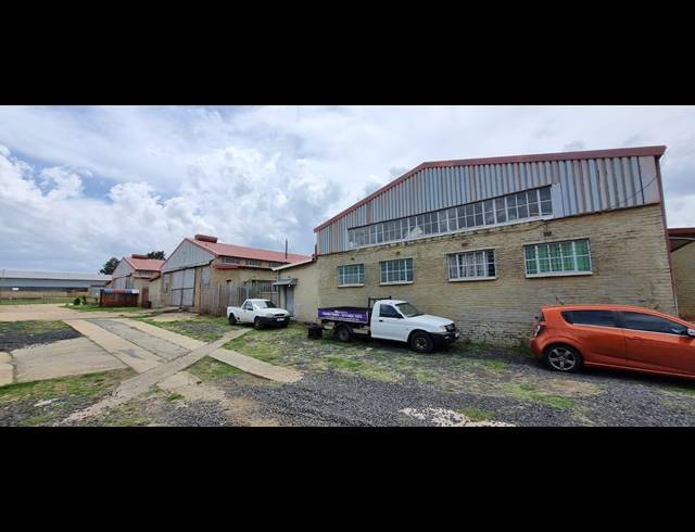 3,674M² WAREHOUSE FOR SALE IN AUREUS